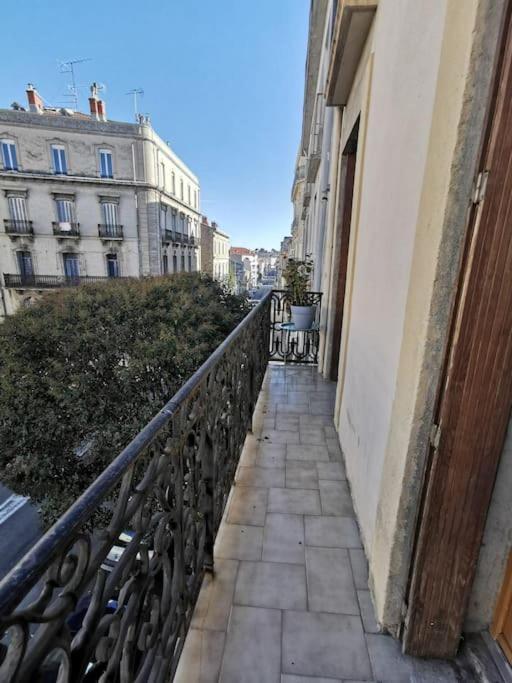 Charmant T2 atypique, rénové, confortable Béziers Exterior foto